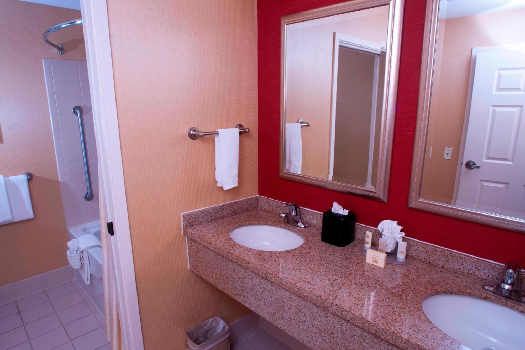 Courtyard Middlebury Otel Dış mekan fotoğraf