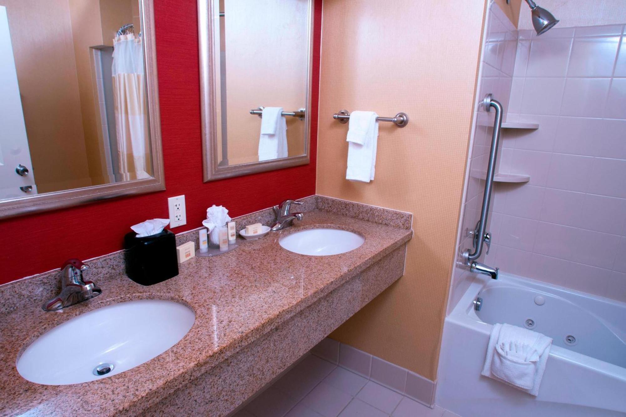 Courtyard Middlebury Otel Dış mekan fotoğraf